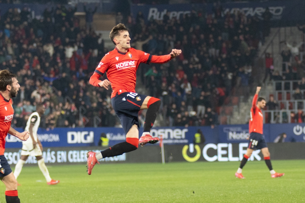 Un gol en los últimos minutos del Valencia deja a Osasuna sin la victoria en una jornada histórica para Budimir (3-3)