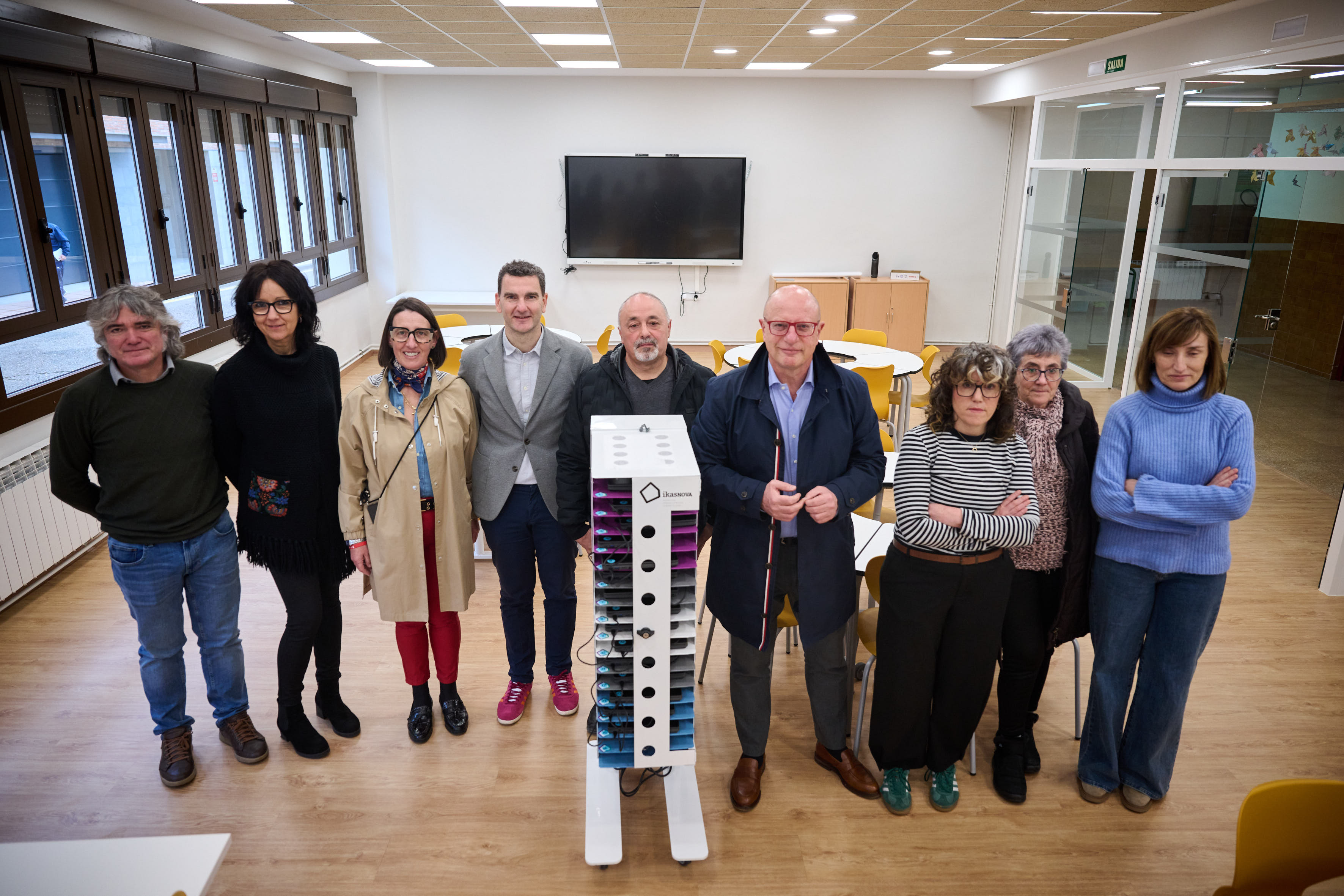 Gimeno visita el colegio público de Andosilla para comprobar la aportación de las aulas ikasNOVA en la inclusión