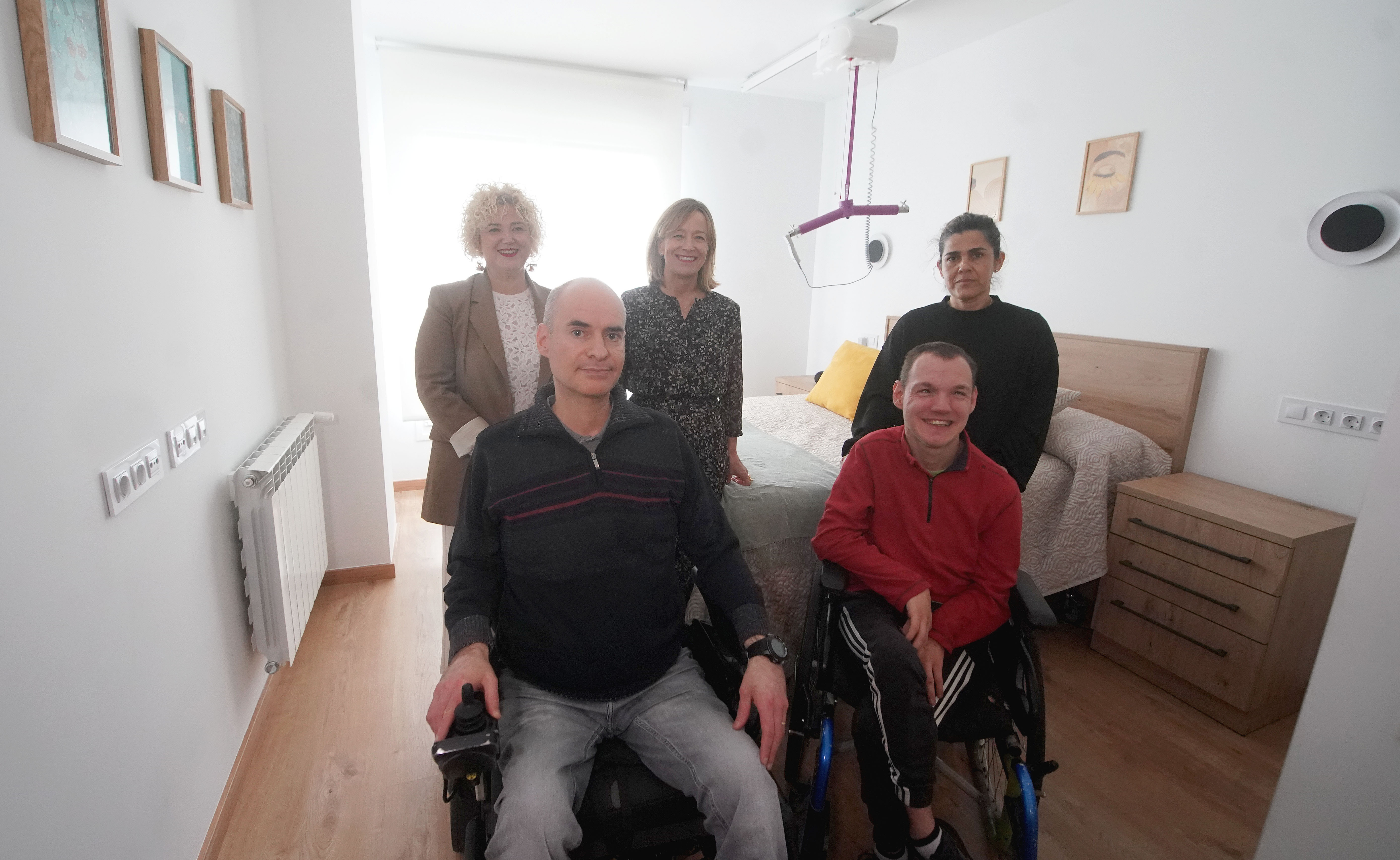 La Diputación impulsa la vida independiente de las personas con discapacidad con una nueva vivienda en el barrio de Txomin-enea