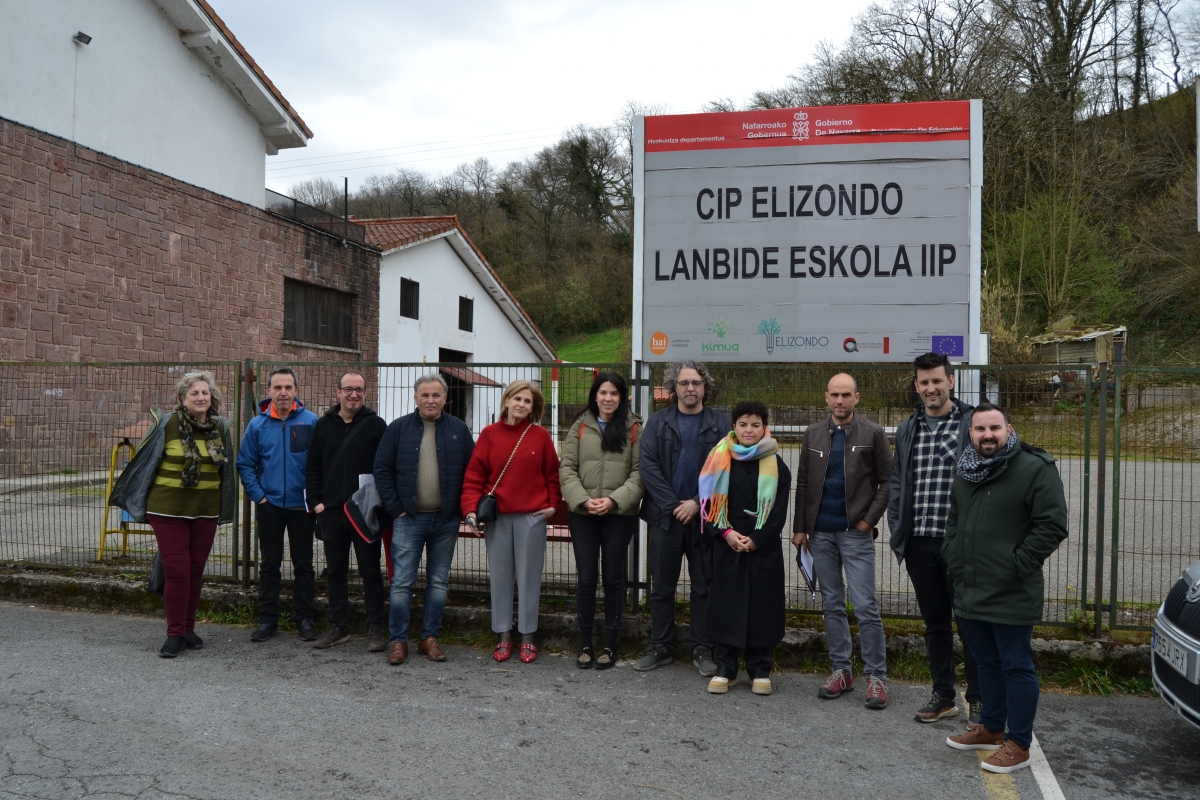 La Comisión de Educación del Parlamento visita el CIP Elizondo Lanbide Eskola y el IES Lekaroz BIH