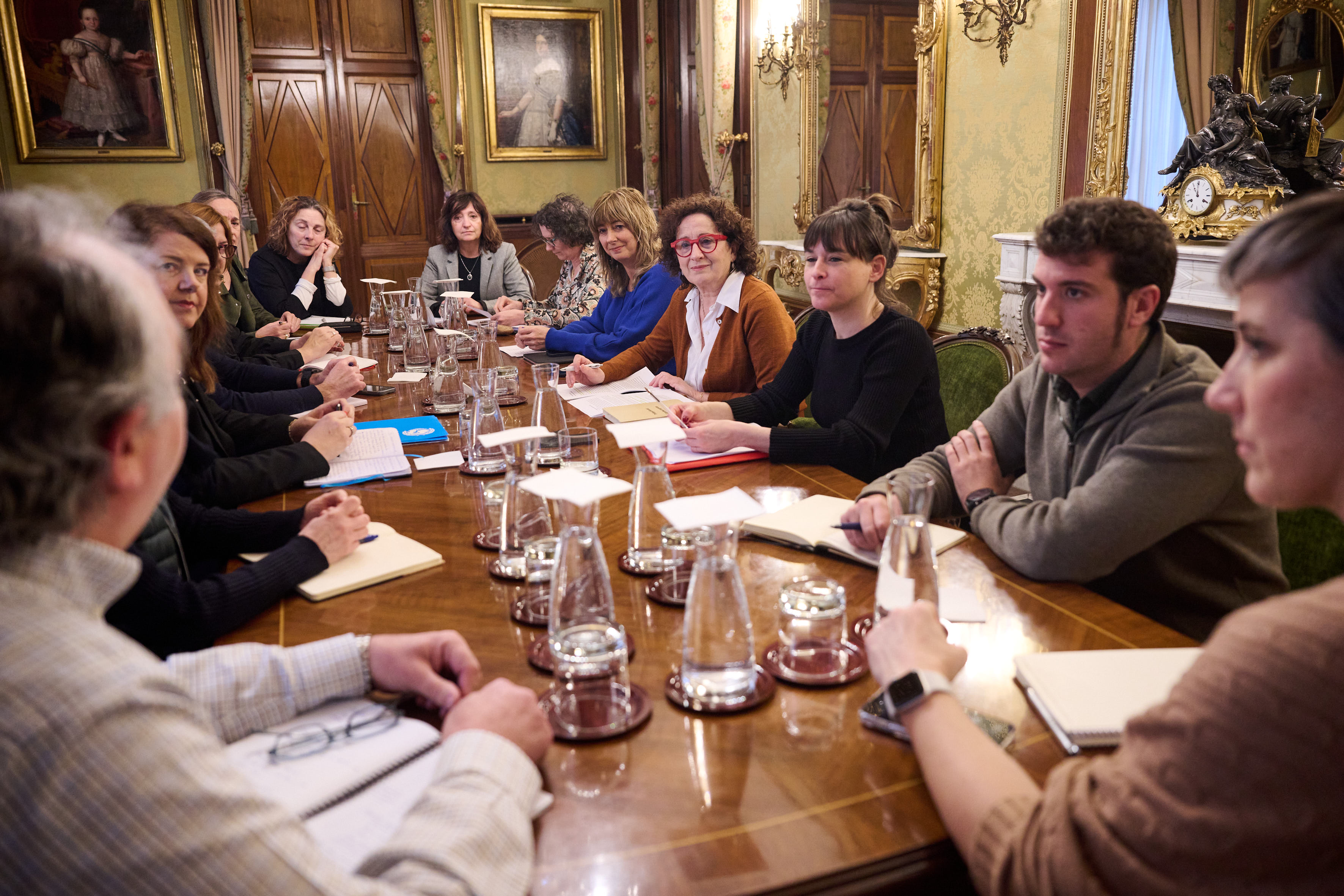 El Gobierno foral, la FNMC y entidades sociales se comprometen a trabajar en conjunto para buscar recursos residenciales y coordinar proyectos de convivencia para ampliar el sistema de menores