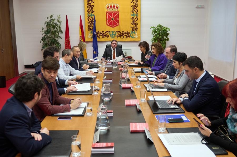 El Parlamento emplaza a las instituciones a impedir un acto de Ernai en Berriozar, por considerar que constituye una humillación a las víctimas de ETA