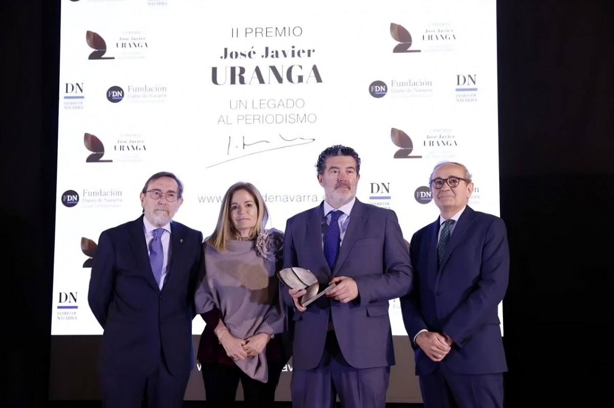 Julián Quirós, director del diario ABC, recibe el Premio José Javier Uranga y dedica el galardón a jovenes periodistas
