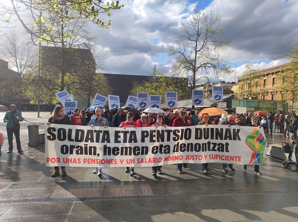 Miles de personas se movilizan por salarios y pensiones dignas