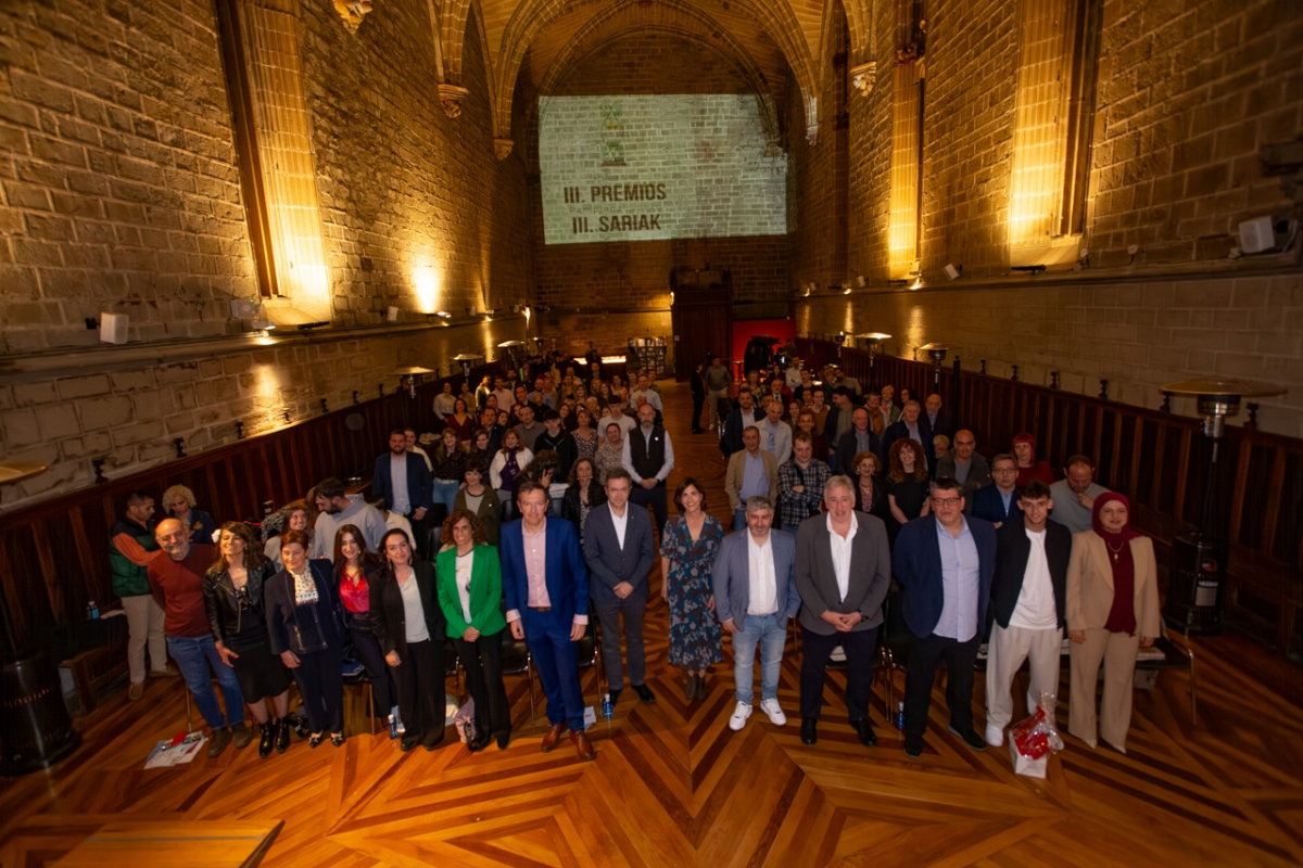 Aimar Oroz Huarte y Ola Arafat reciben sus premios como Pamplonés y Pamplonesa del Año 2024