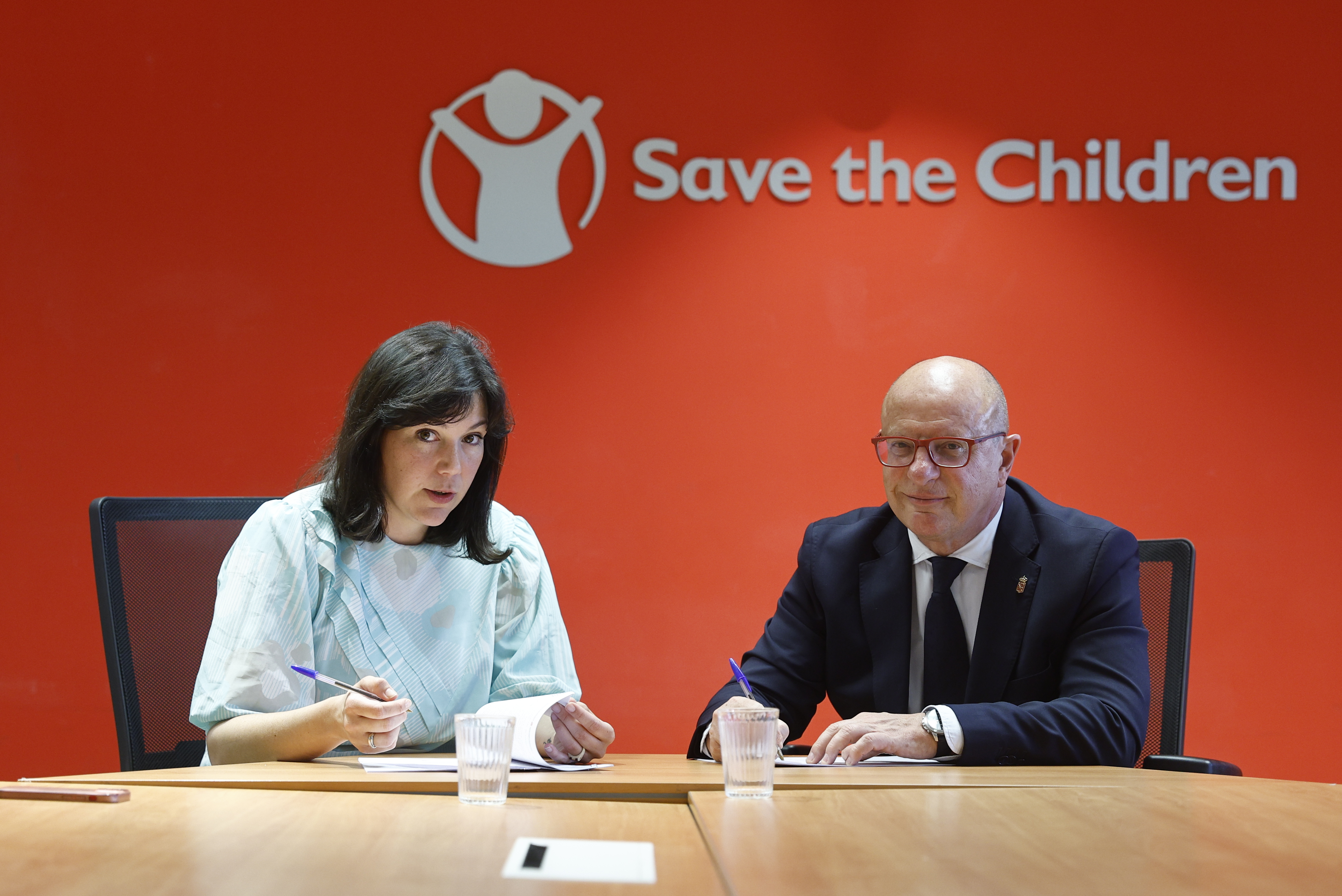 El Gobierno de Navarra y Save the Children firman un convenio para prevenir y reducir la repetición escolar en la Comunidad foral