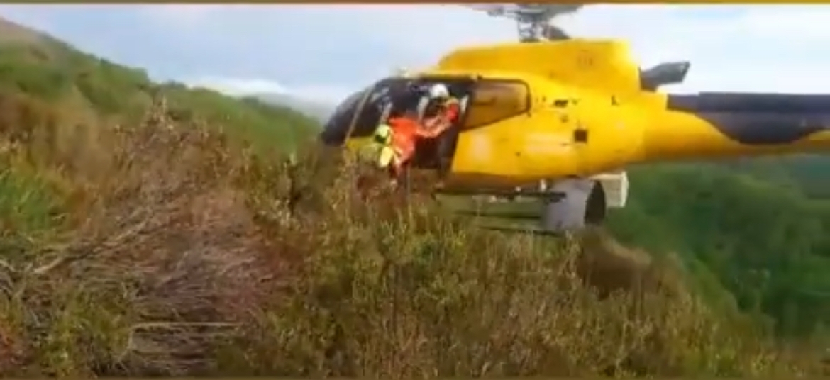 Rescatados dos montañeros extraviados en el monte Auza, uno con una lesión leve en la rodilla