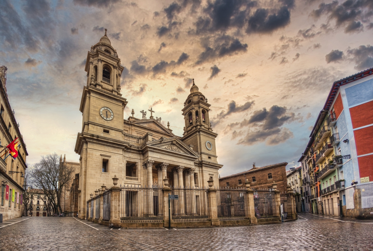Los comerciantes del Casco Antiguo regalan una visita a las entrañas de la Catedral de Pamplona por compras de 20 euros