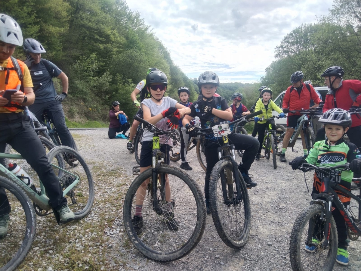 Buen ambiente y espíritu ciclista en el arranque de las jornadas Ziklotur Plazaola 2025