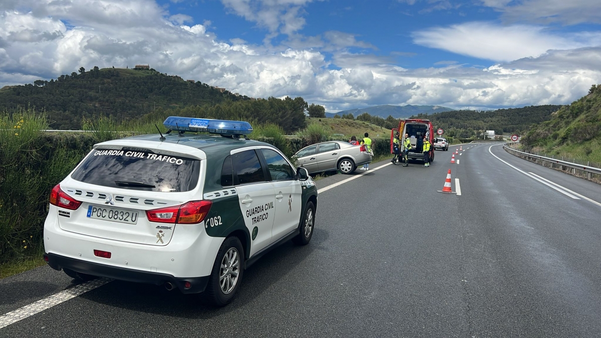 Cuatro heridos leves, uno de ellos un bebé, tras una salida de vía en la AP-15, en Pueyo