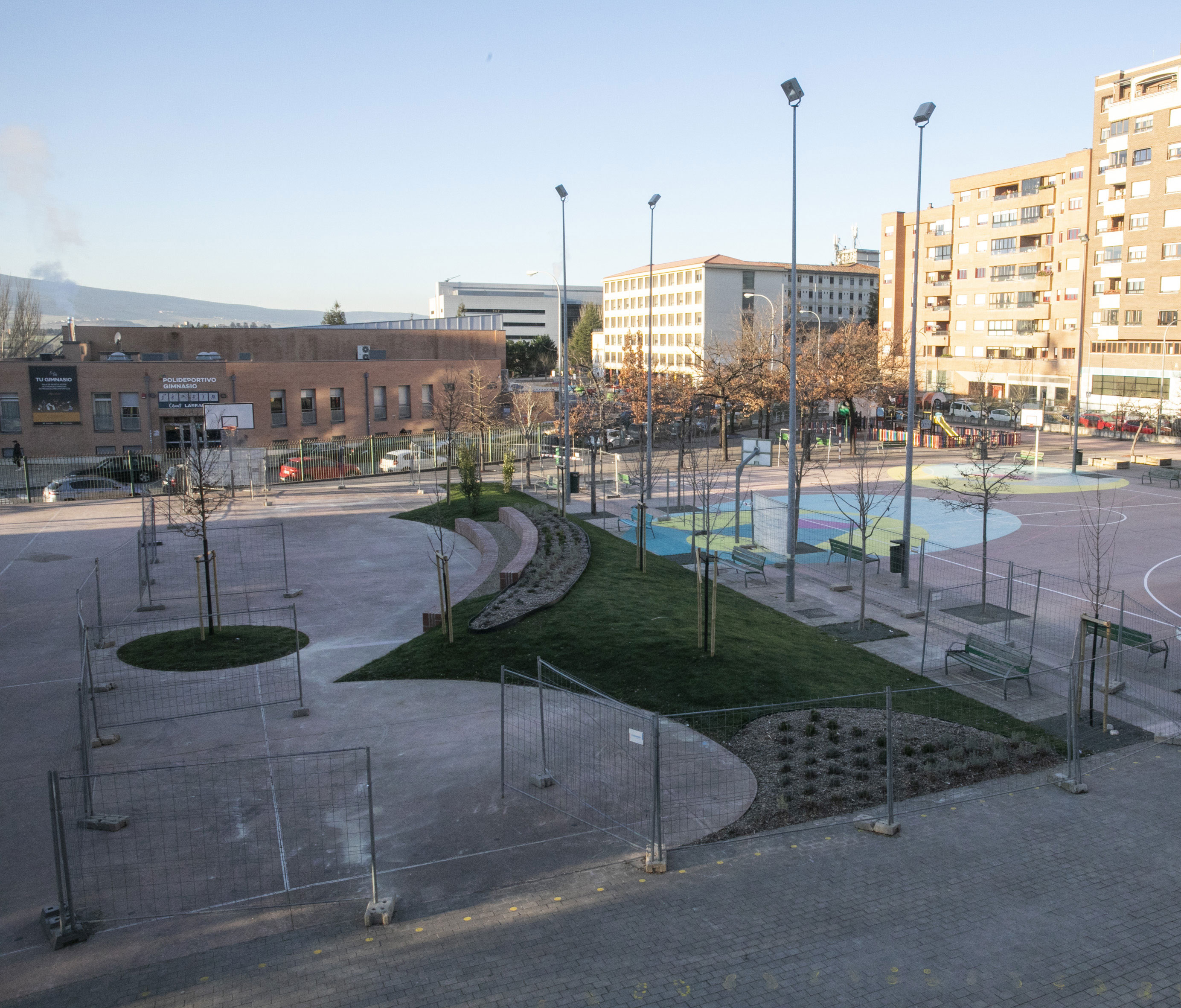 Pamplona invierte casi medio millón en renaturalización de los patios de San Jorge, Amaiur e Iturrama 