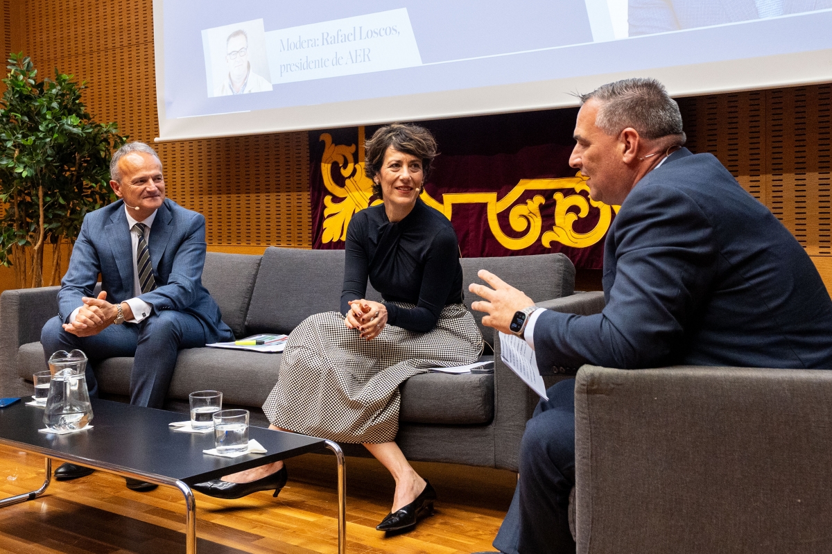 La empresa navarra y la ministra Elma Saiz coinciden en apoyan las incorporaciones progresivas al trabajo tras las bajas