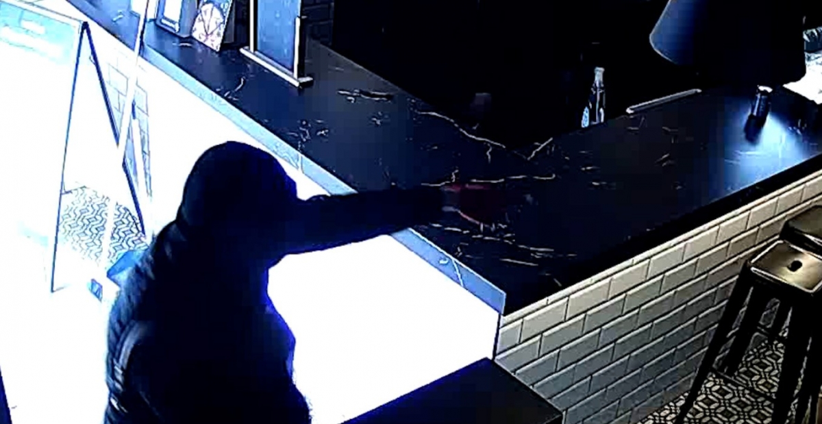 Detienen a un hombre que empuñando un cuchillo y un martillo intentó robar un local de apuestas 