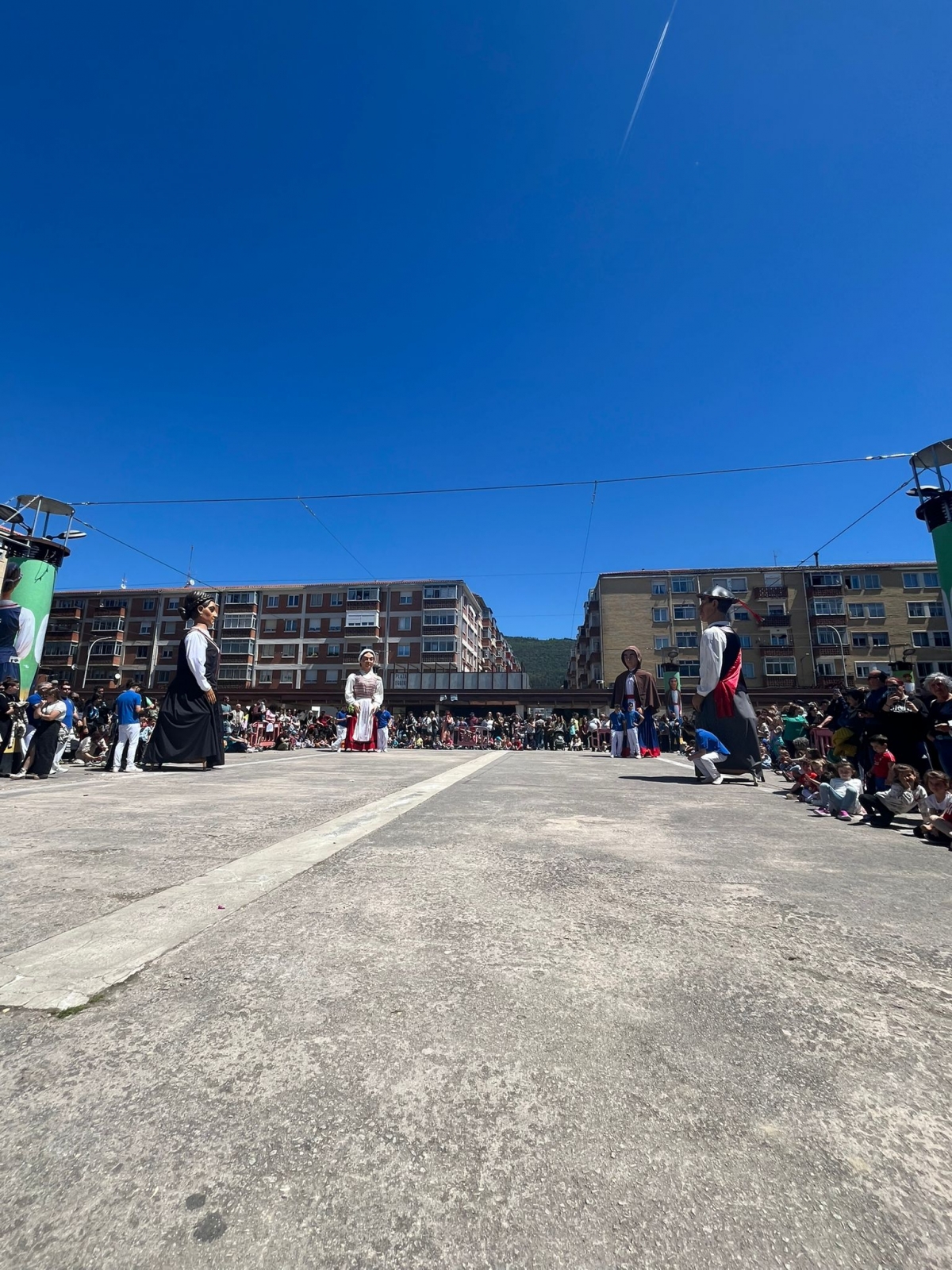 Berriozar celebra su Día grande el 23 de mayo con gigantes, artesanía, danza,  calderetes, verbena y toro de fuego