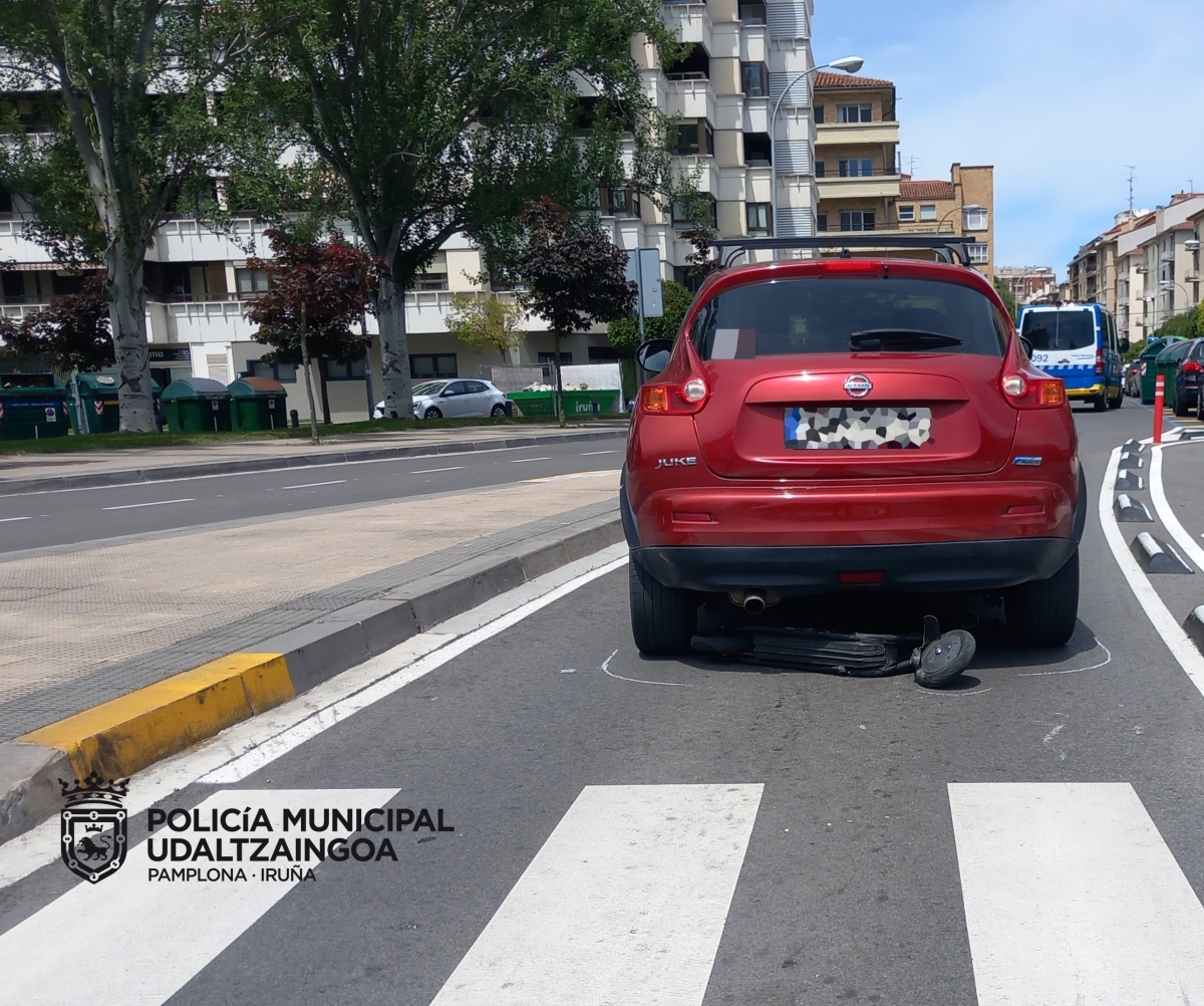 Dos adolescentes que circulaban en patinete eléctrico, heridos leves tras ser atropellados por un coche en Abejeras
