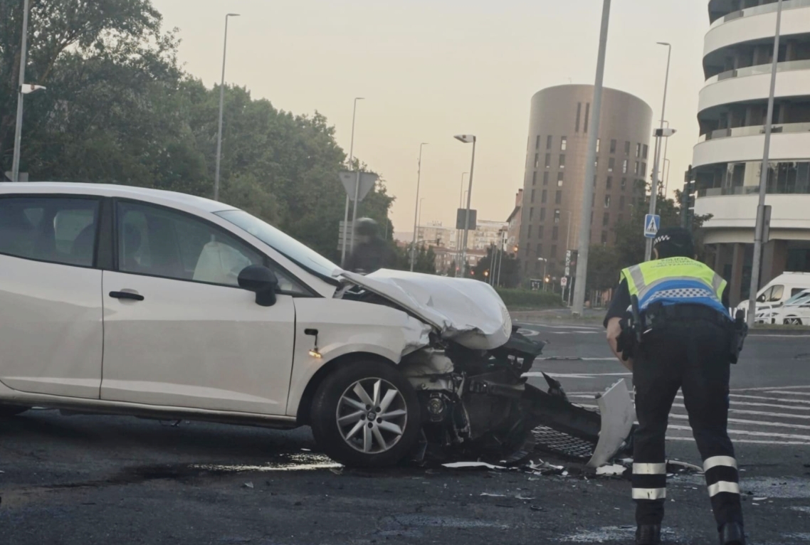Chocan dos vehículos en el cruce de Cuatrovientos 
