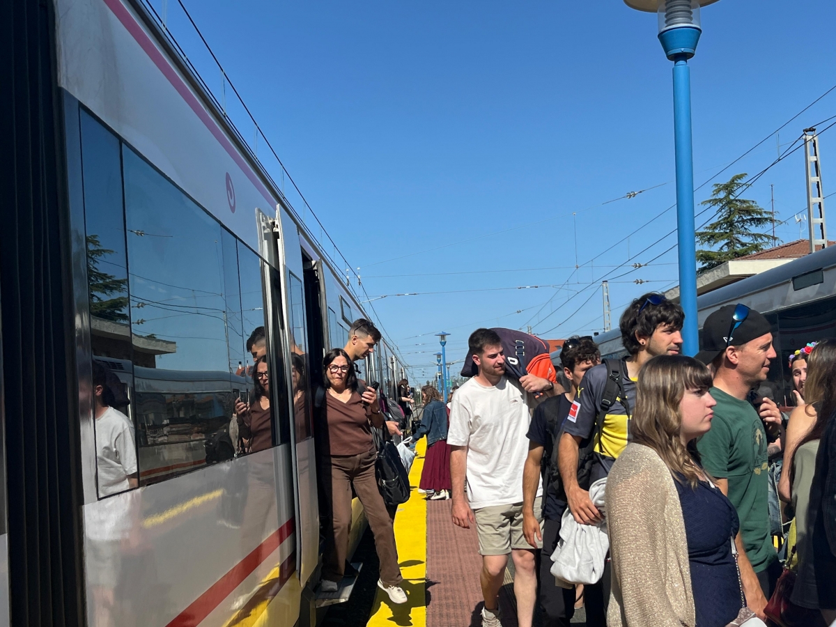 Nueva avería ferroviaria: el trayecto Burgos–Pamplona interrumpido por un bajón de tensión en Zaragoza