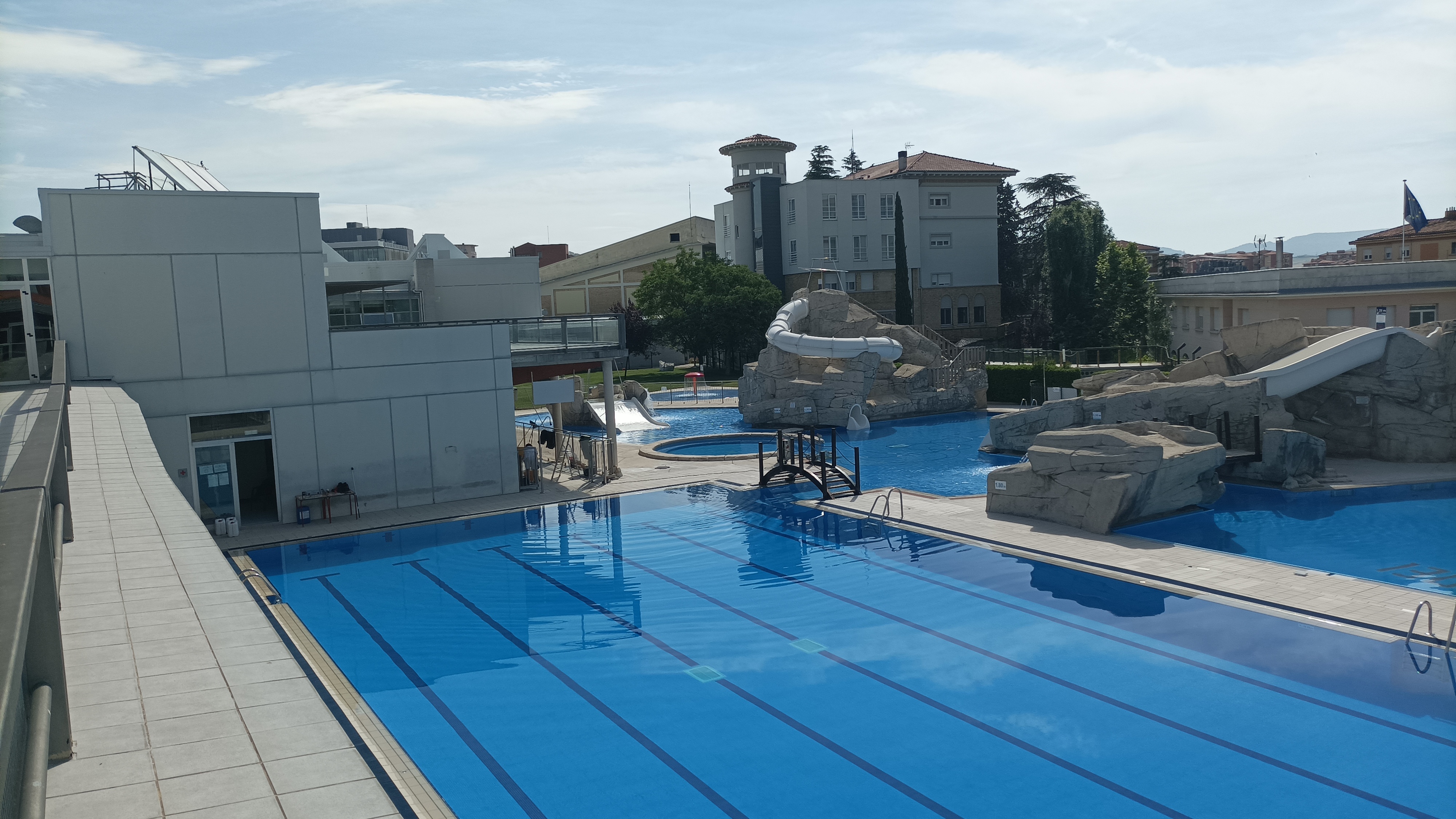 Pamplona reclama al Gobierno foral abrir Larrabide este verano y reactiva el proyecto de Ciudad Deportiva en Lezkairu