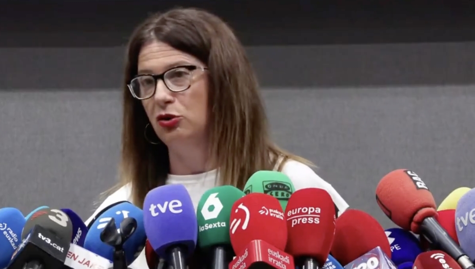 Leire Diaz niega actuar de 'fontanera' para el PSOE y Aldama irrumpe en la rueda de prensa 