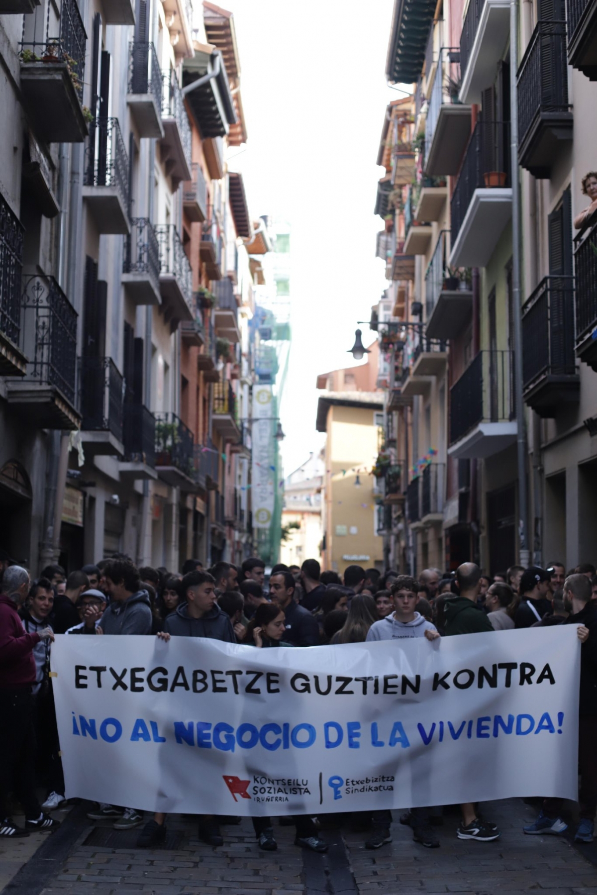 Gazte Komunistak denuncia la prohibición de su protesta de vivienda frente al Palacio de Navarra 
