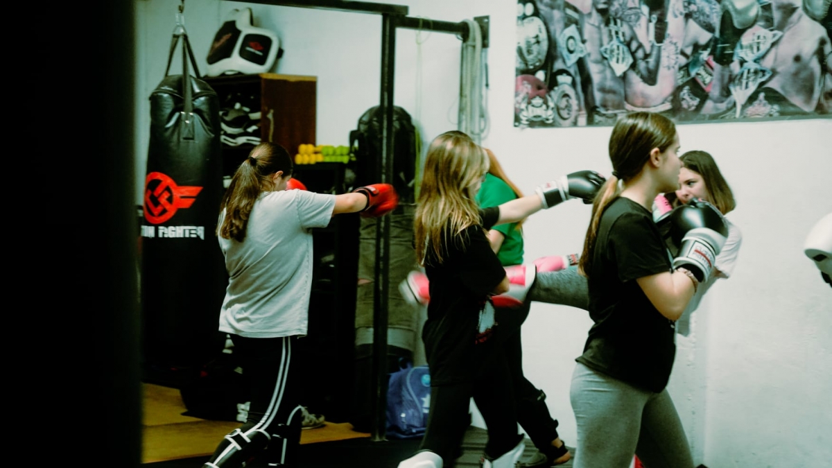 Navarra impulsa el deporte femenino en un evento de boxeo y muay thai contra la violencia de género