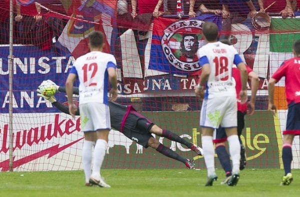 Nauzet salvó un penalti y Osasuna amarra un punto