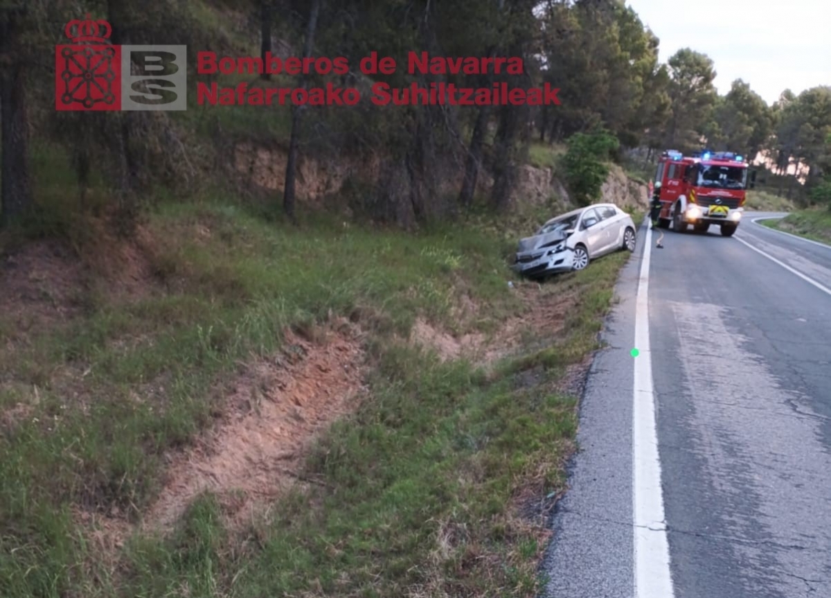 Una joven trasladada al HUN tras una salida de vía en Funes este domingo 