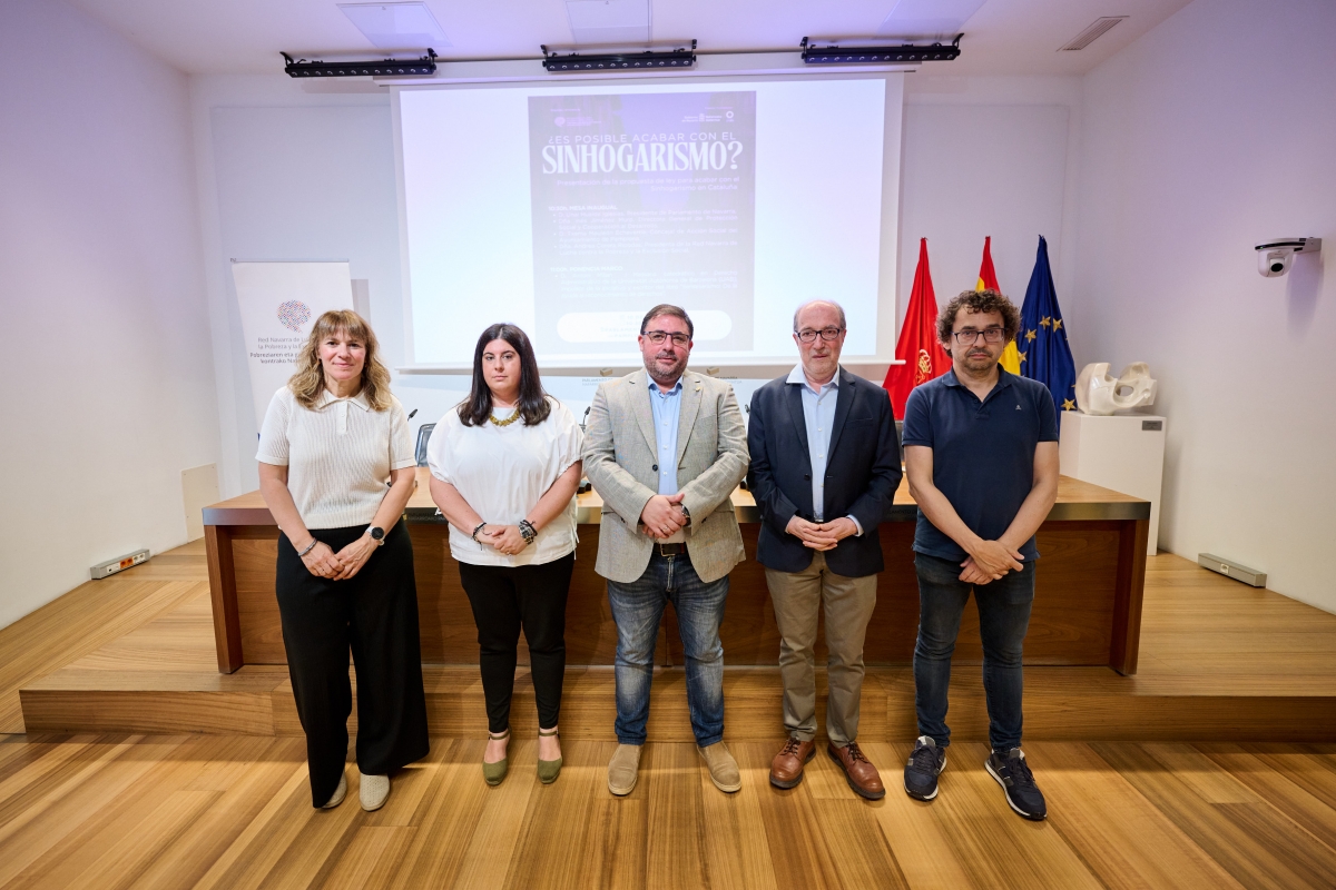 El Parlamento de Navarra debate sobre el sinhogarismo en una jornada organizada por la Red de lucha contra la Pobreza