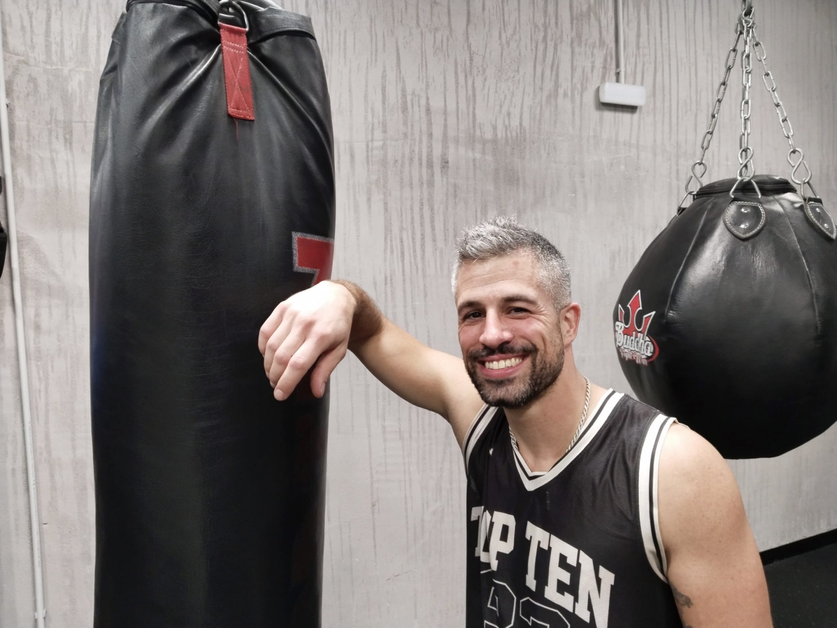 Asier Iglesias se despide del ring en el Iruña Warriors III del Frontón Labrit