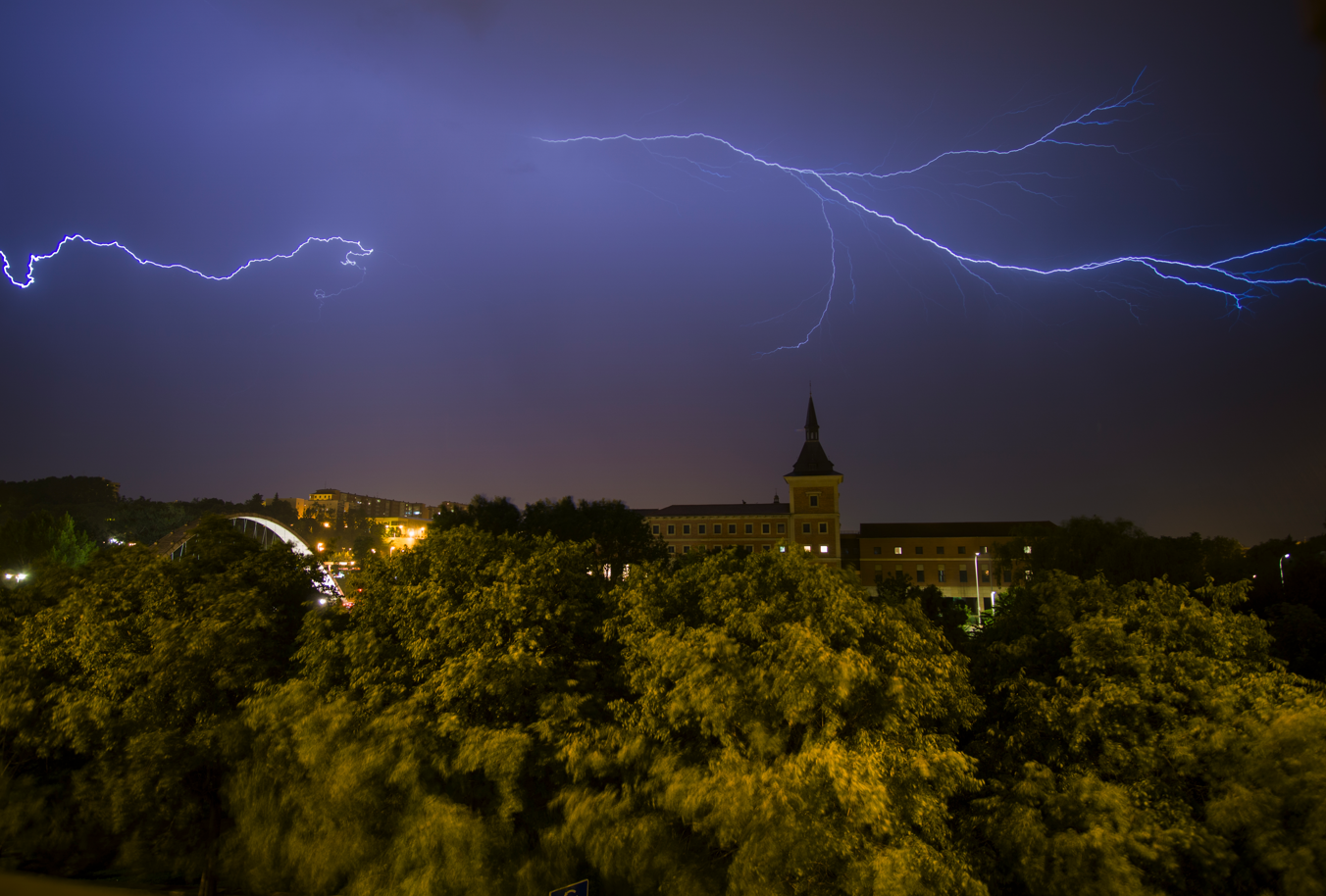 Alerta naranja en Navarra por tormentas fuertes con granizo en Pamplona, zona centro y ribera desde este viernes  