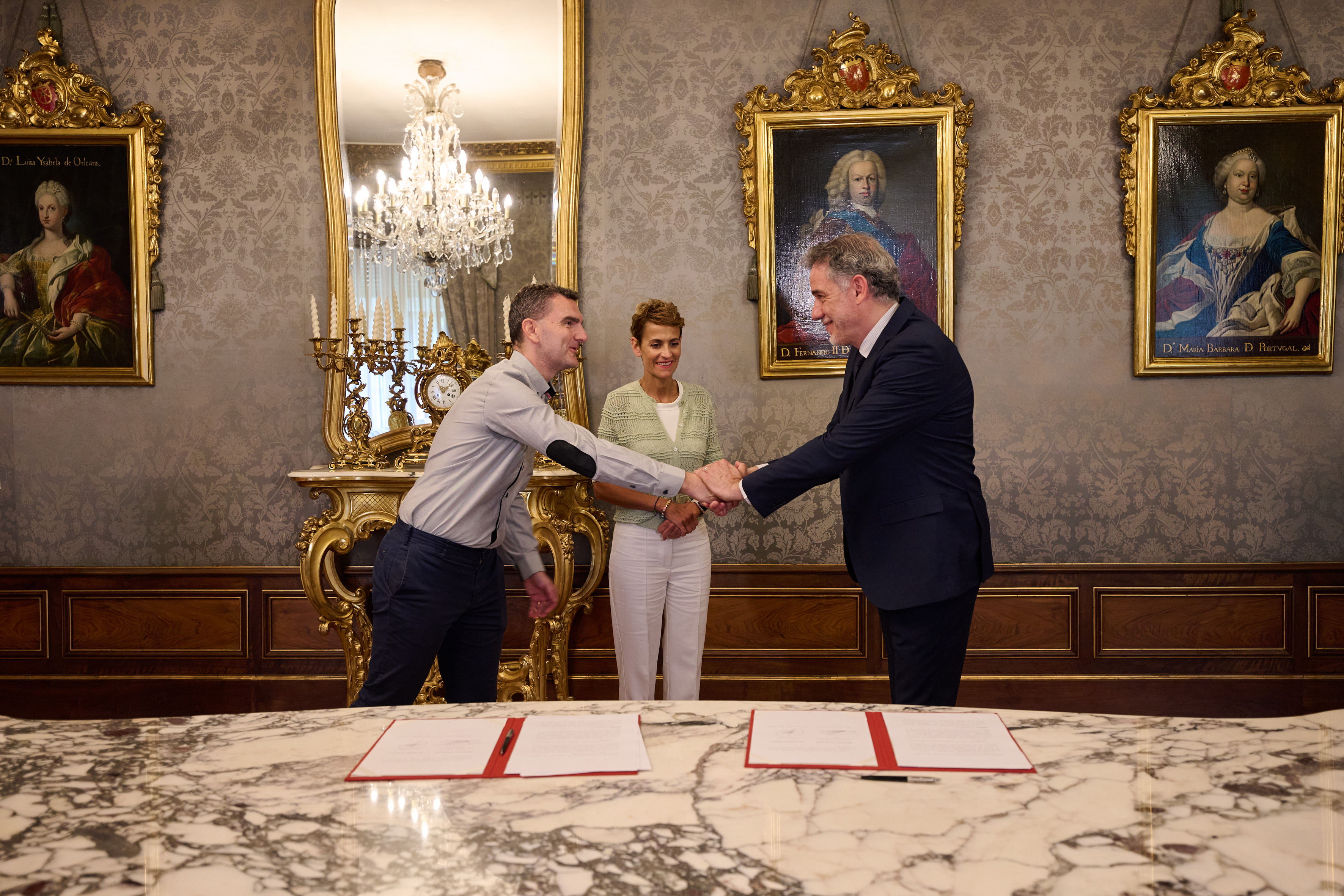 Gobierno Foral y Universidad de Navarra firman una alianza para combatir la desinformación y los bulos