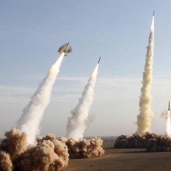Irán responde a Estados Unidos: ataques a bases y alerta sobre embajadas en Qatar e Irak