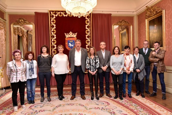 El Ayuntamiento de Pamplona recibe a la Asociación FRIDA en el Día Mundial de la fibromialgia