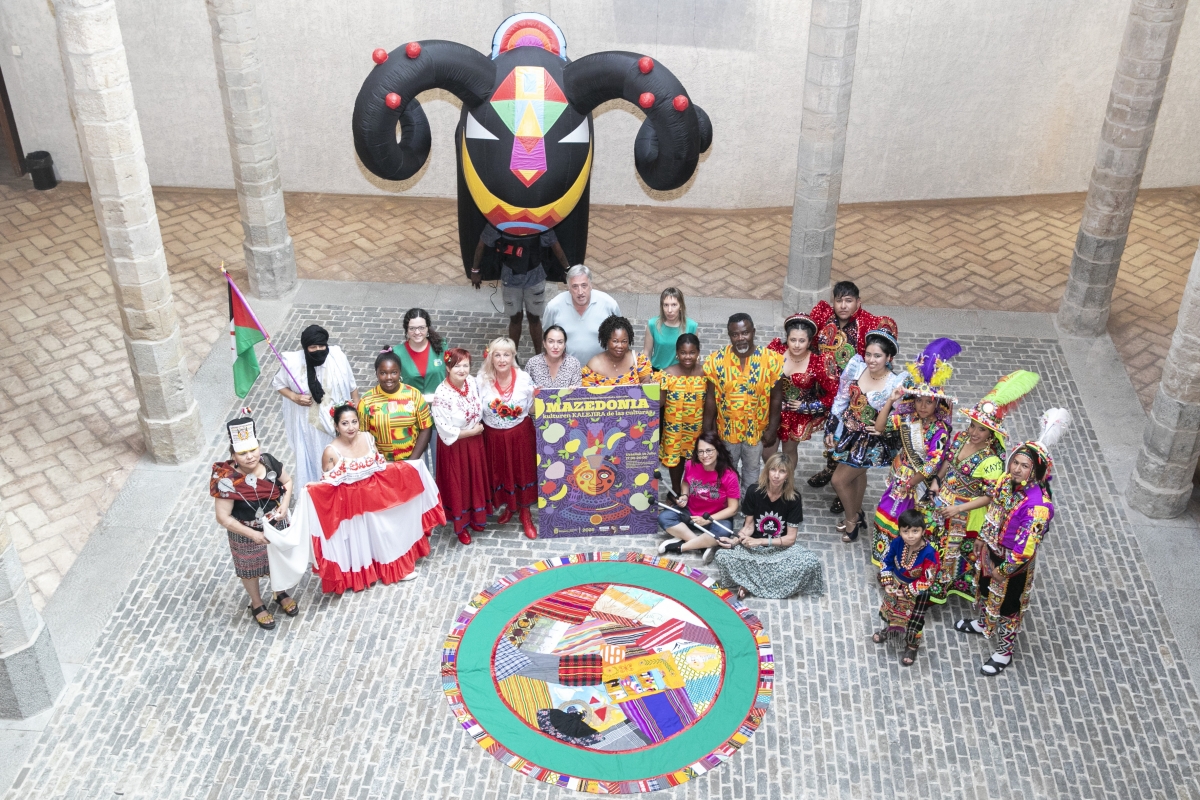 Colores del mundo en San Fermín: treinta colectivos llenarán de música, danza y diversidad la séptima Mazedonia Kalejira