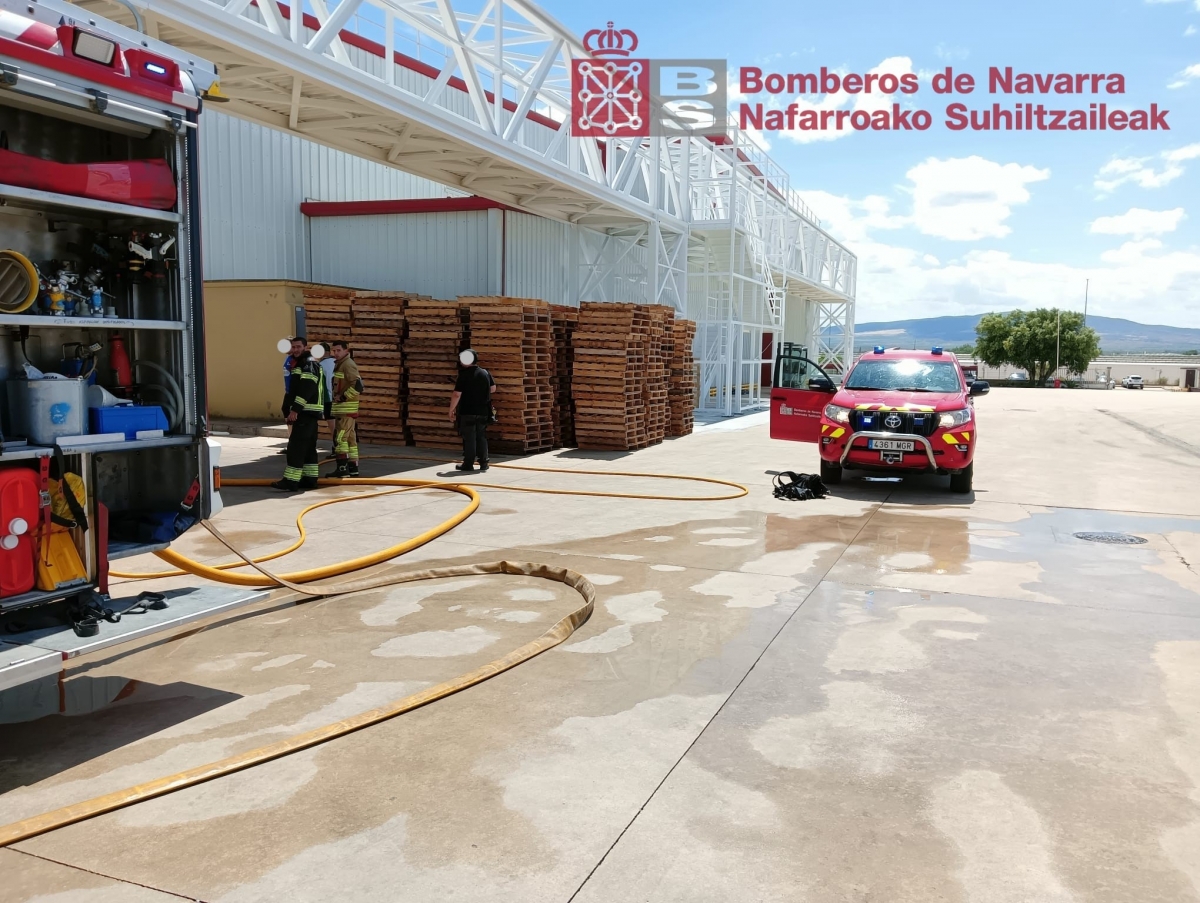 Extinguen un incendio en una freidora industrial en el polígono Bodega Romana de Funes 