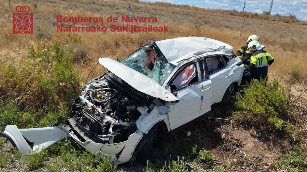 Cuatro heridos tras una salida de vía y vuelco en la AP-68 en Murchante  