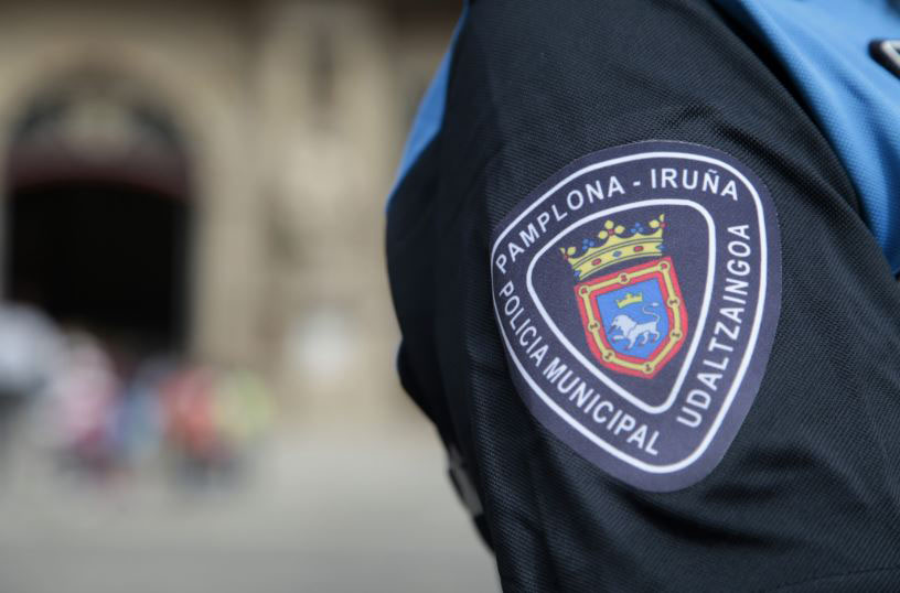 Detenido en Pamplona por tres hurtos cometidos con el 'método del abrazo'