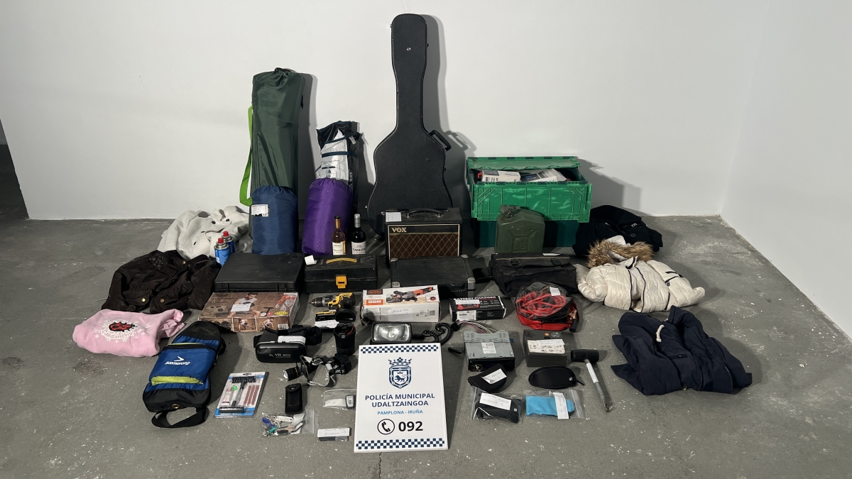 Una guitarra, una sierra radial o un set de pesas, entre los objetos robados por la pareja pillada en Sancho el Fuerte