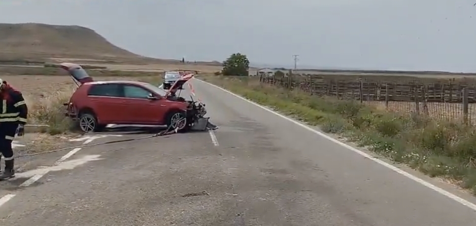 Milagro en Ablitas: se estampa contra un pretil de hormigón tras salirse de la carretera y sale ileso