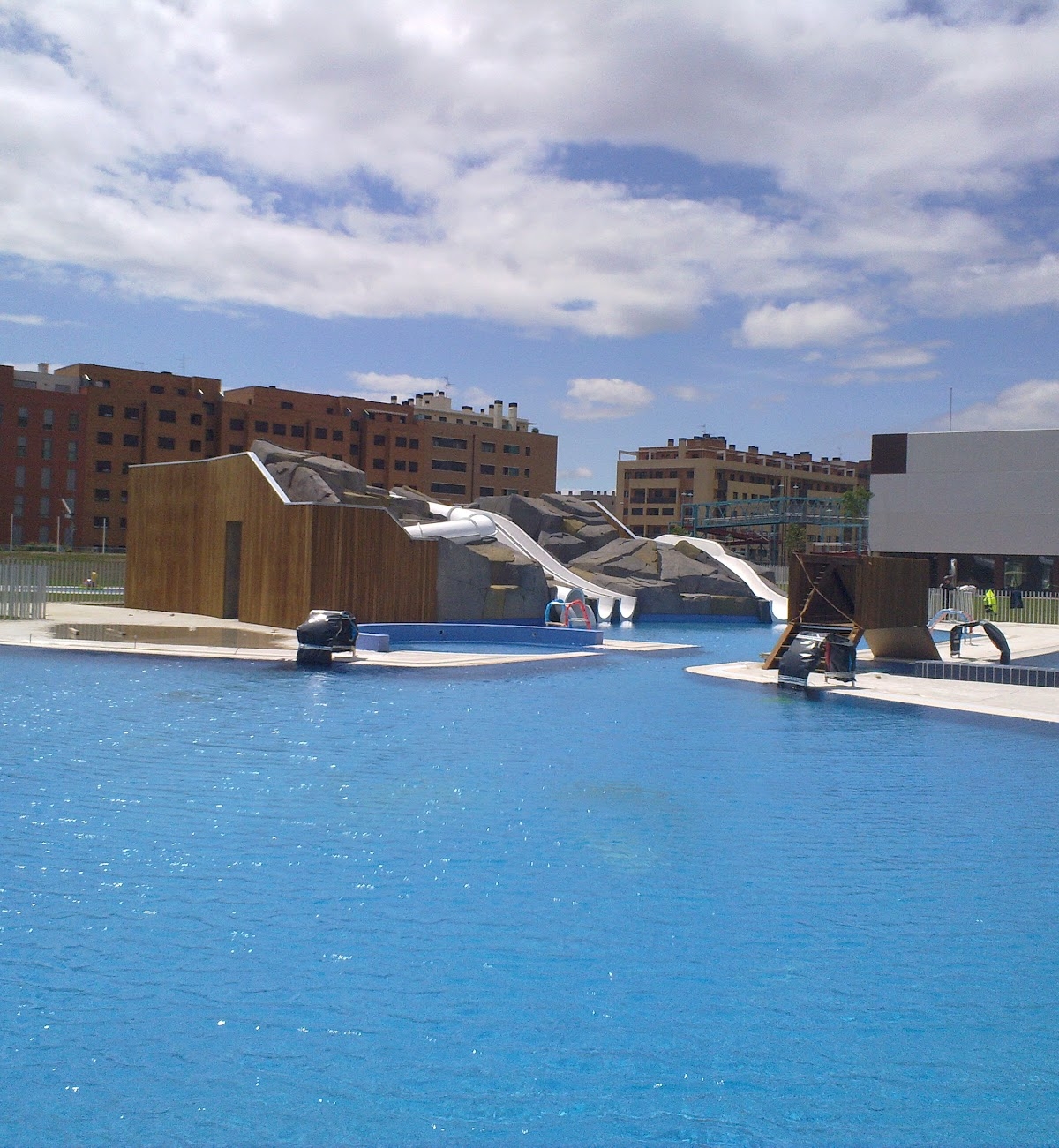 Rescatan a un niño de 3 años tras sufrir un ahogamiento en las piscinas de Artica