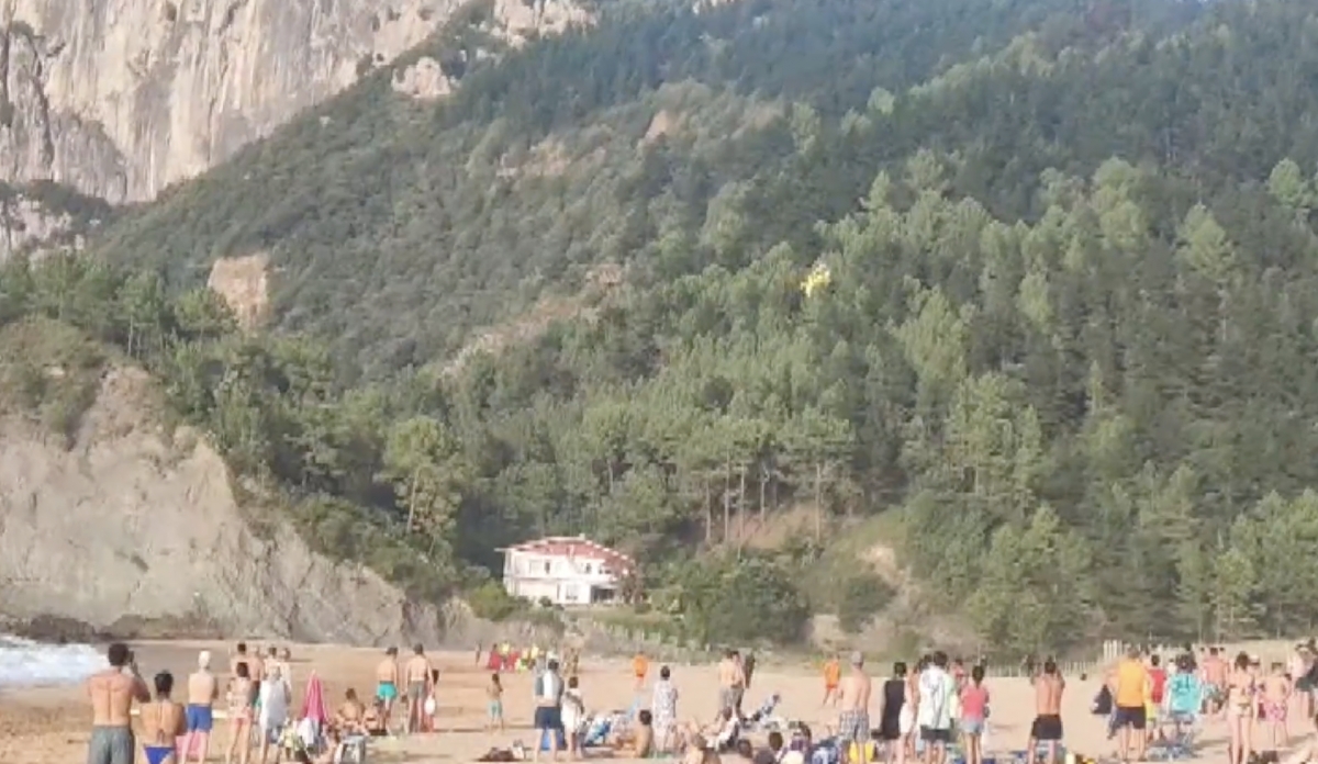 Una joven de Tafalla, de 28 años, herida grave tras sufrir un ahogamiento en una playa de Vizcaya
