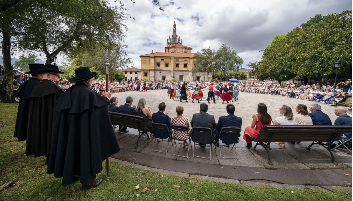 El tradicional aurresku de Begoña precede al inicio de la 45 edición de Aste Nagusia, que arranca este sábado 