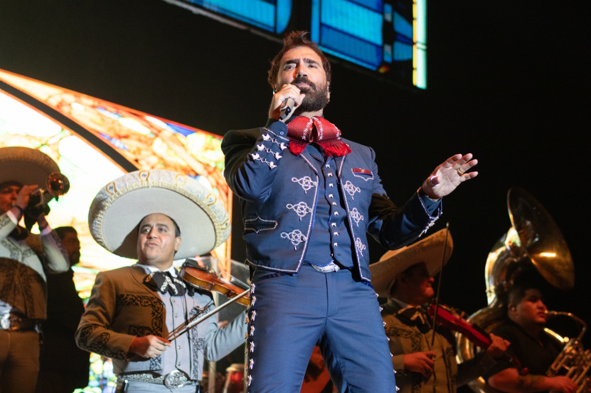 [GALERIA] El 'Potrillo' Alejandro Fernández desata la pasión mexicana en Pamplona con un espectáculo inolvidable