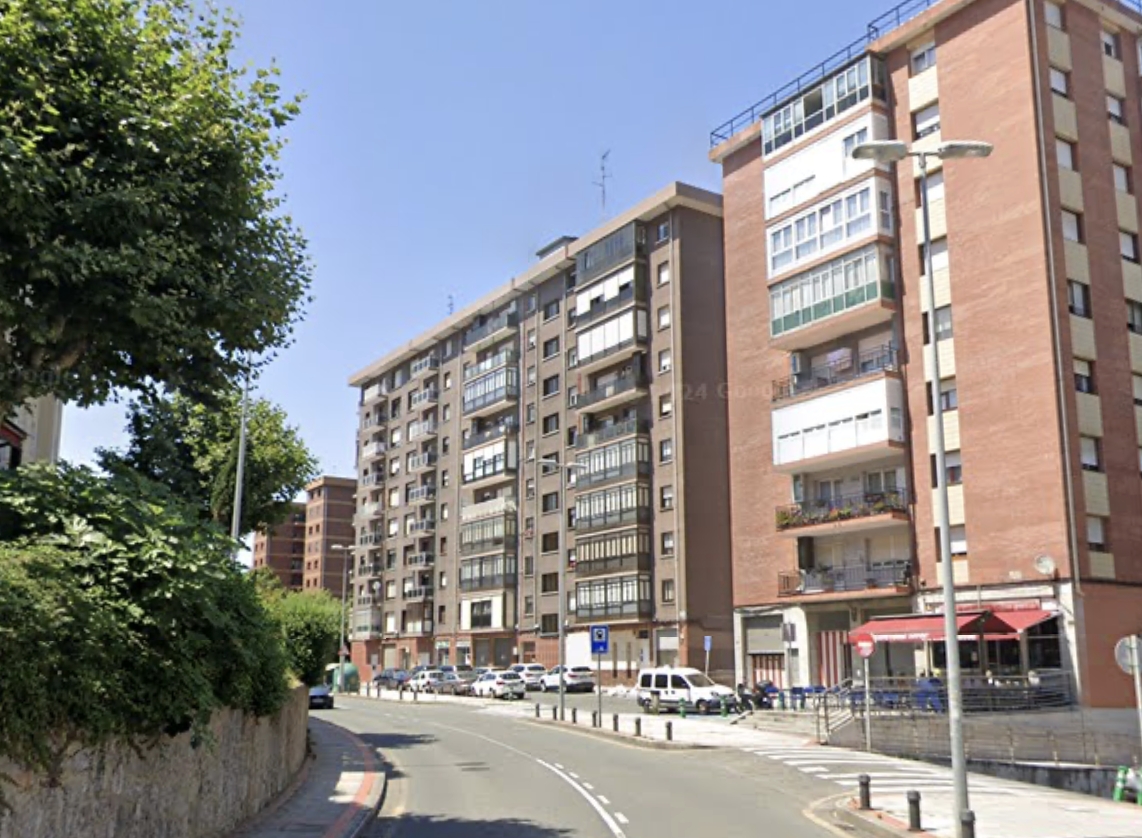 Detenido en Sestao tras huir en una furgoneta robada y embestir a la Ertzaintza