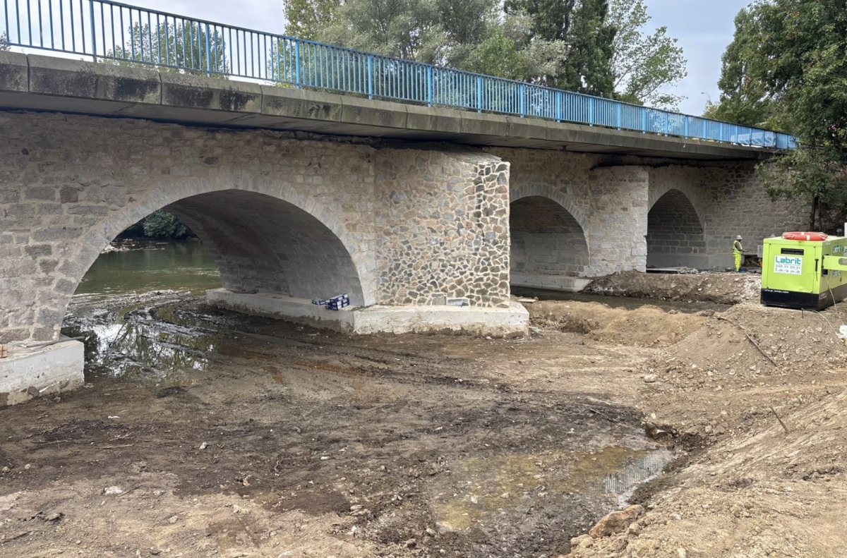 Navarra realiza la rehabilitación del puente sobre el río Larraun en la NA-2410 en Irurtzun