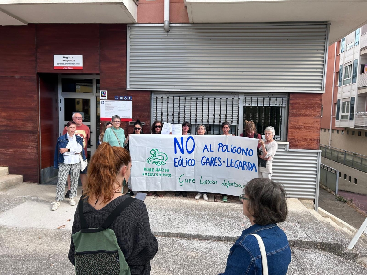 Gure Haizea entrega 600 alegaciones contra un nuevo macroproyecto eólico en Gares y Legarda