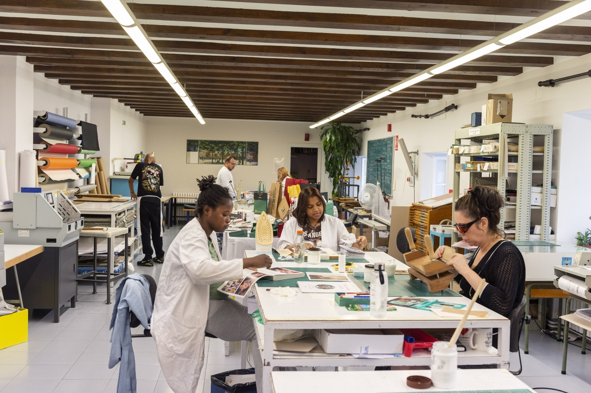 El Tajo de Encuadernación y Serigrafía prepara la “vuelta al cole”: uniformes, libretas, agendas o materiales didácticos