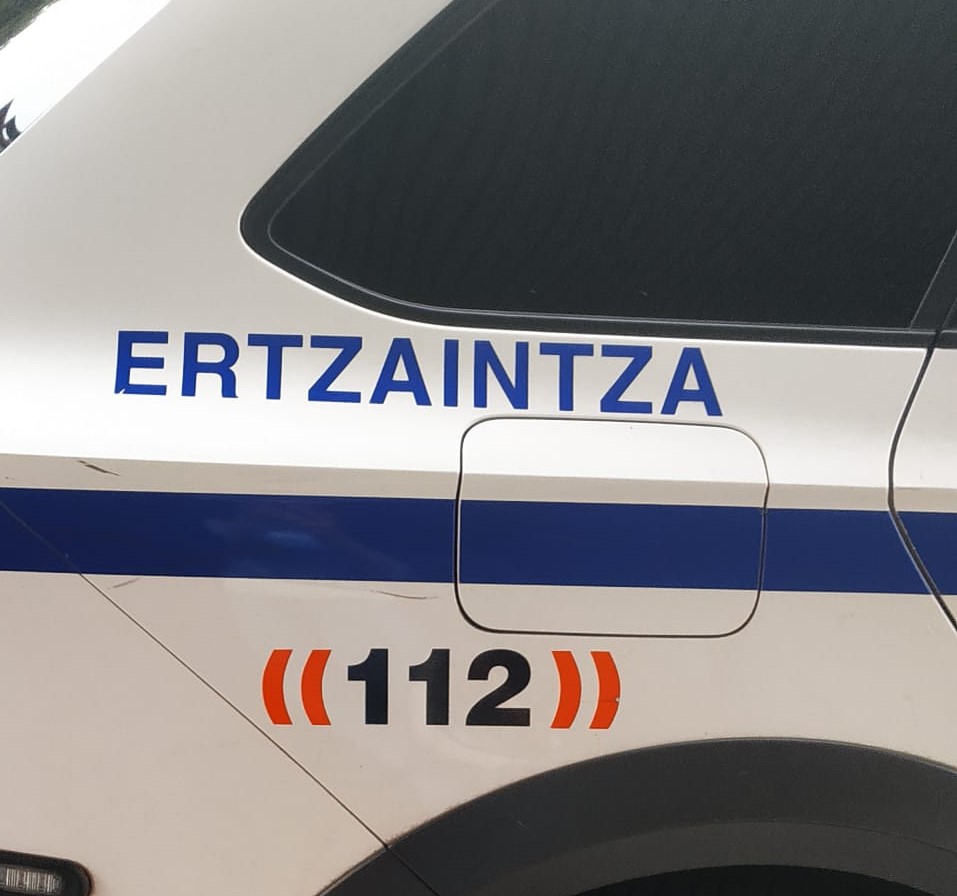 Prisión para un conductor de 72 años por conducción temeraria y atropellar a un agente en Pasaia