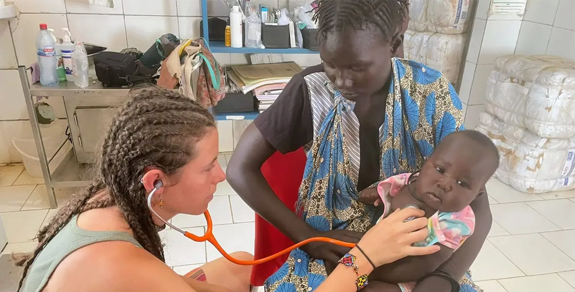 Voluntariado médico de la CUN atiende este verano a más de 2.500 personas en África y Latinoamérica