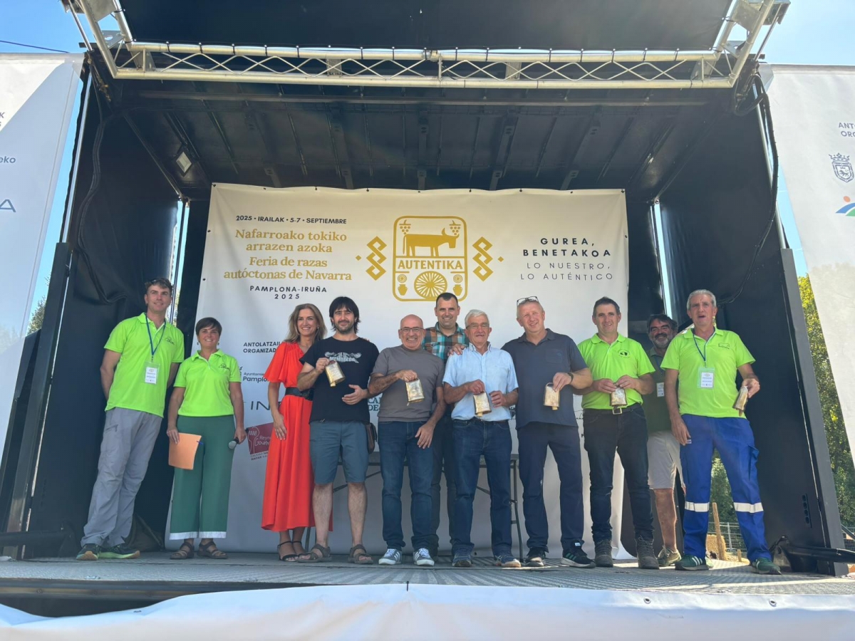 Ángel Linzoáin, de Atekoa, y Quesos Larra, ganadores del ‘Concurso Popular de Queso de Oveja Latxa’ en ‘Autentika’ 